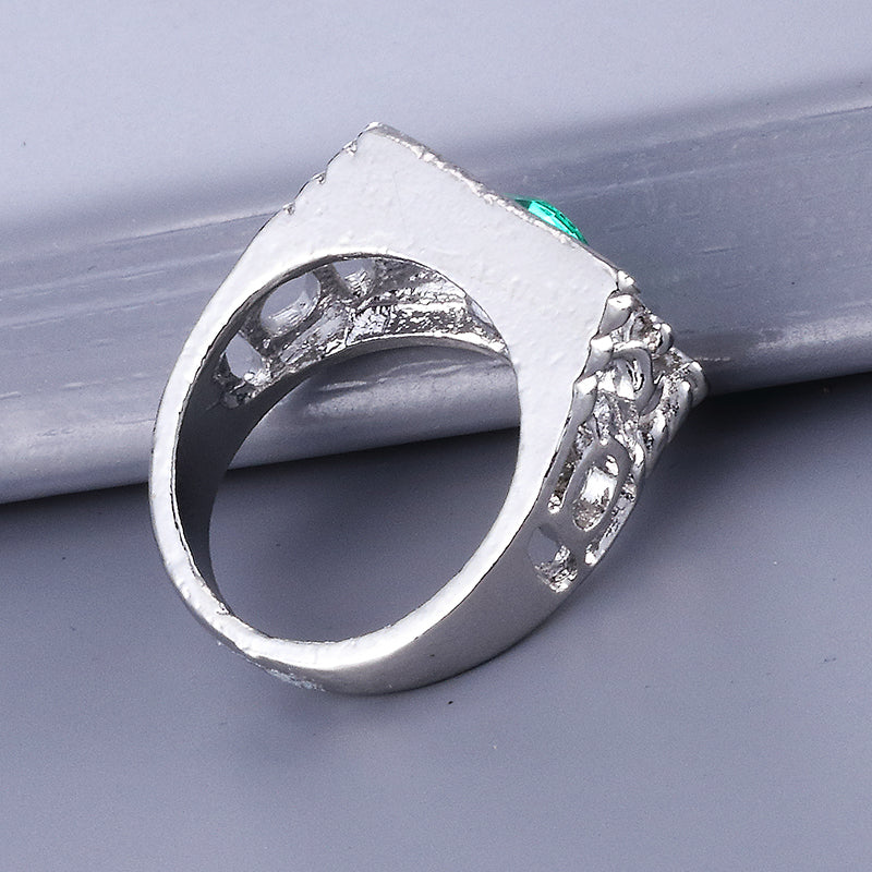 Fashion Jewelry Charm Green Lantern Ring polished alloy band close-up